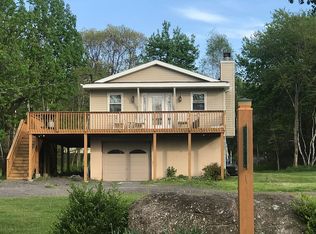 1351 Mathews Dr, Blakeslee, PA 18610