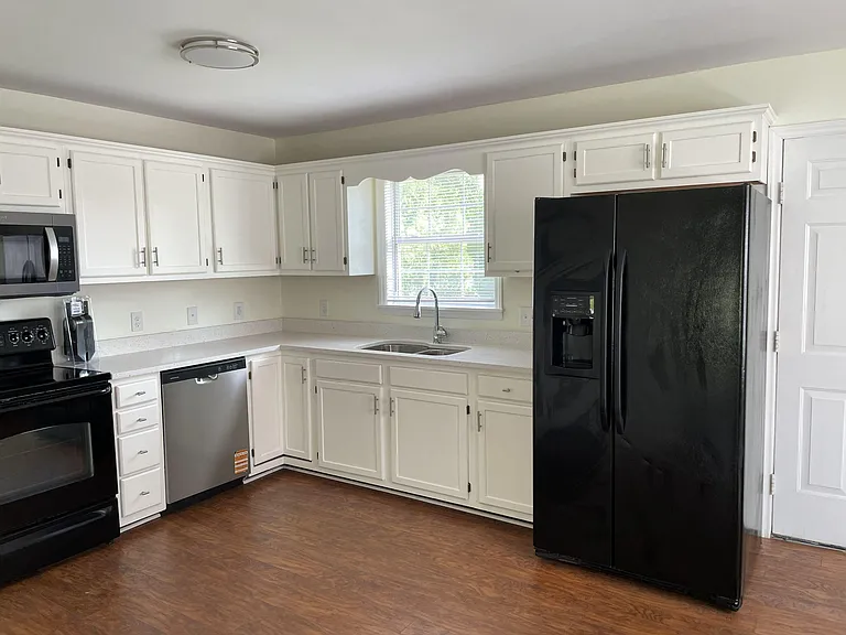 Crestview Dr — Photo 5