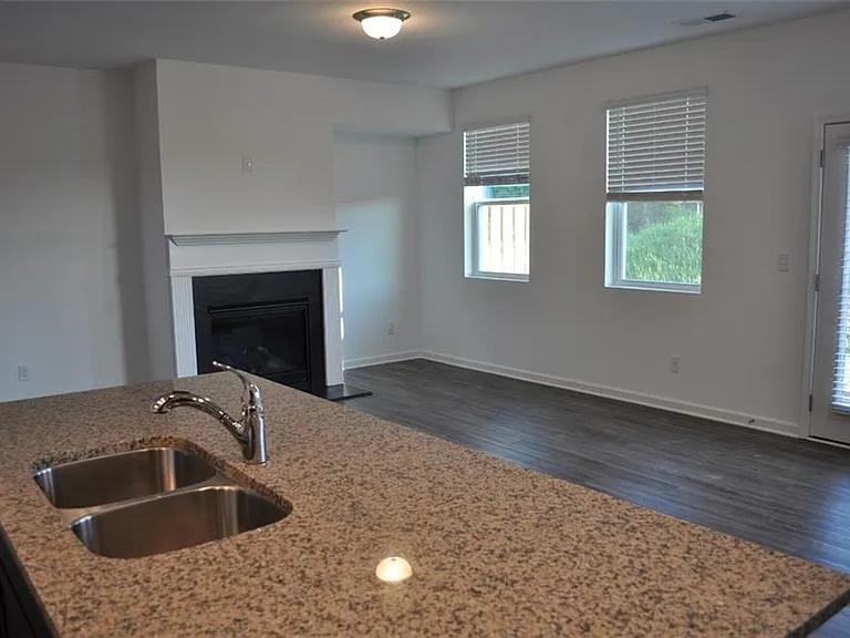 5745 Thornton Dr — Photo 11