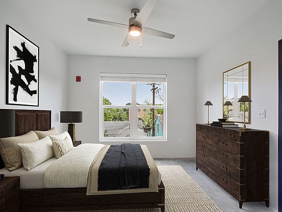 5th image of 2930 Burgundy St #404