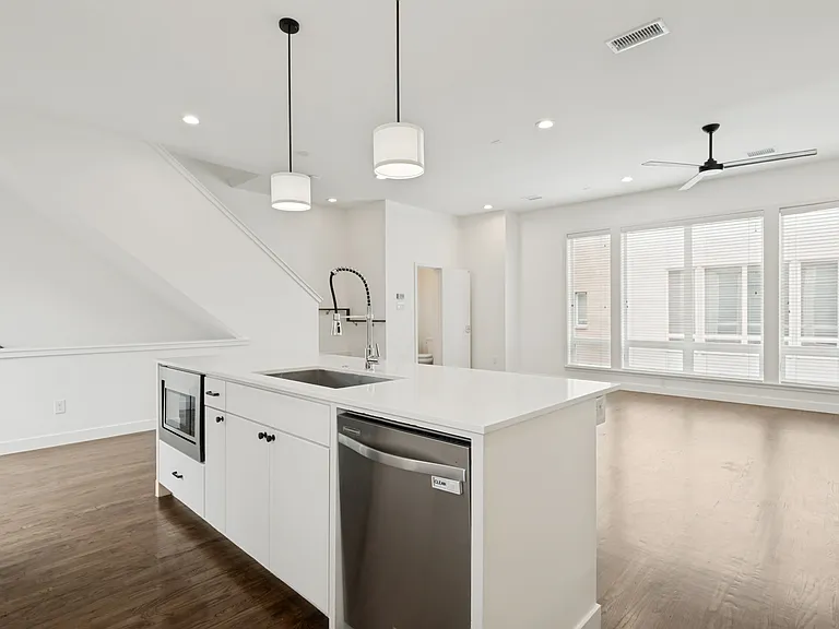 4913 Dartford Dr — Photo 3