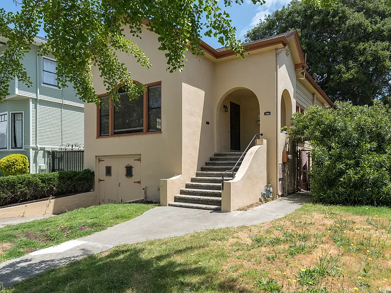 Magnolia St — Photo 3