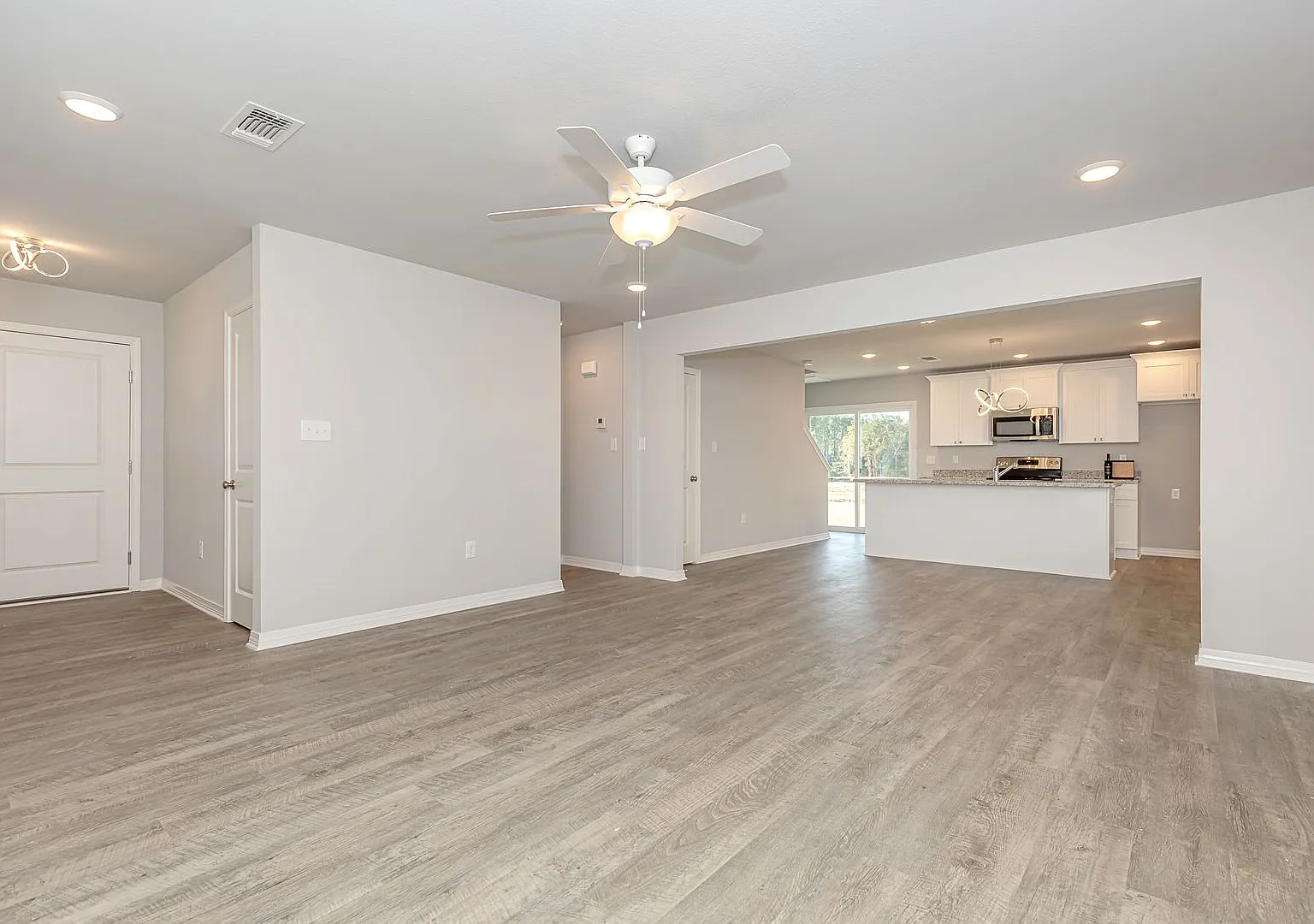 Gorgeous Home For Rent — Photo 4