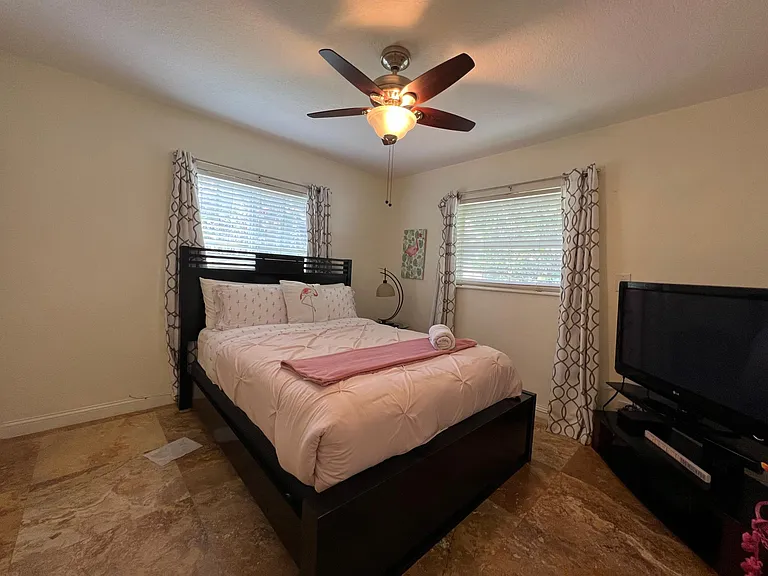 1008 NE 16th Pl — Photo 20
