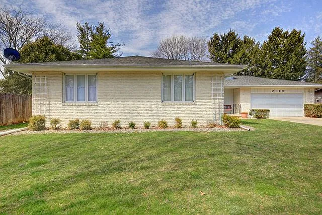 2119 Plymouth Dr photo 1