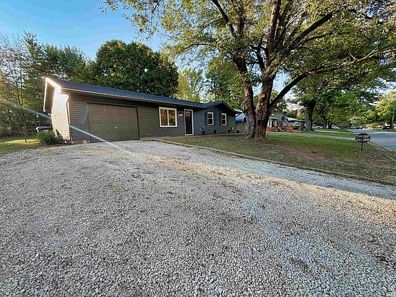 5th image of 1810 S Shawnee Dr