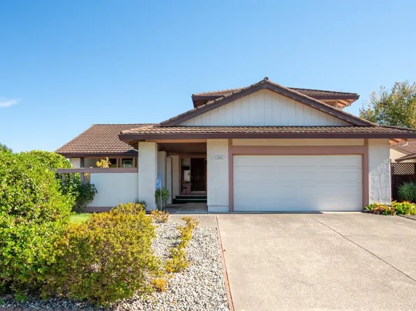 2064 Appaloosa Drive, Petaluma, CA 94954