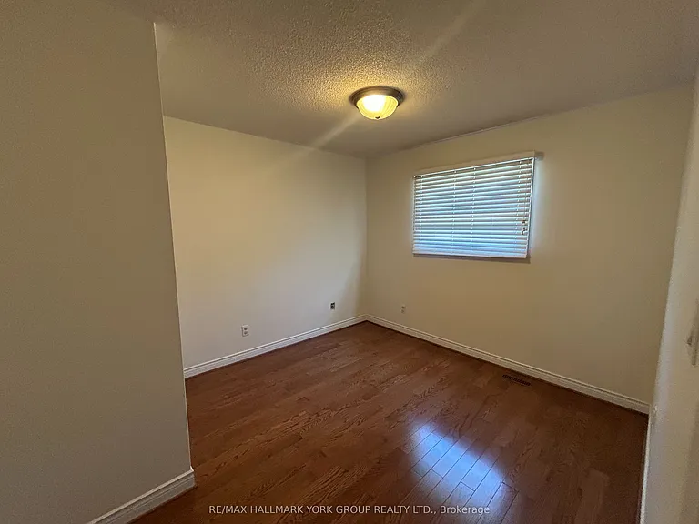 19 Stonehill Blvd — Photo 6