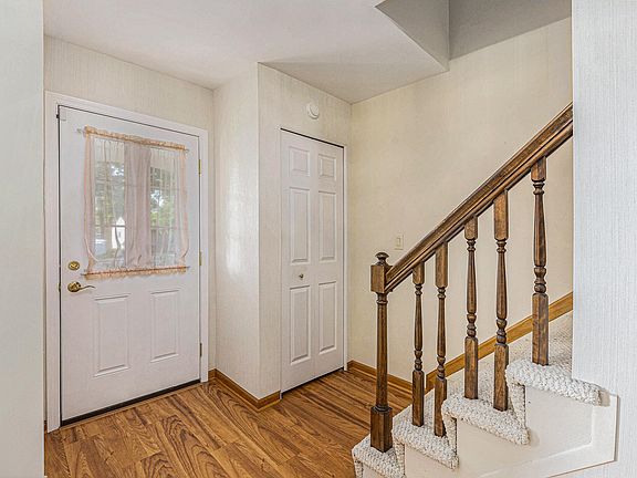 3rd image of 1807 Hamlet Dr