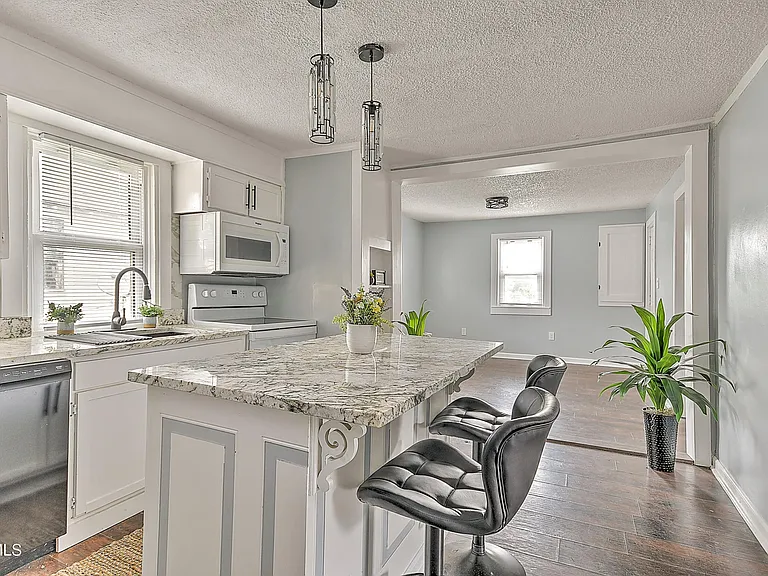 1208 Riverside Ave — Photo 11