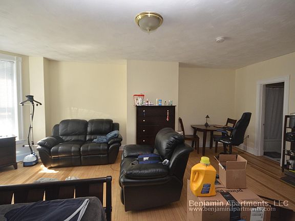 3rd image of 300 Marlborough St #200