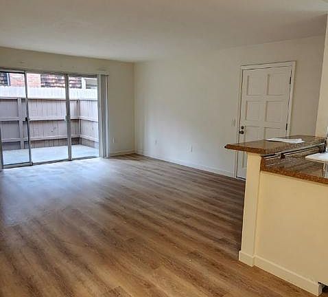 5th image of 1042 Cabrillo Park Dr