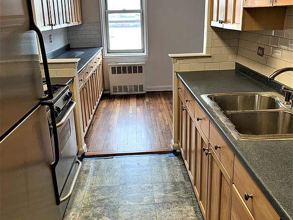 2nd image of 350 Richmond Ter APT 4M