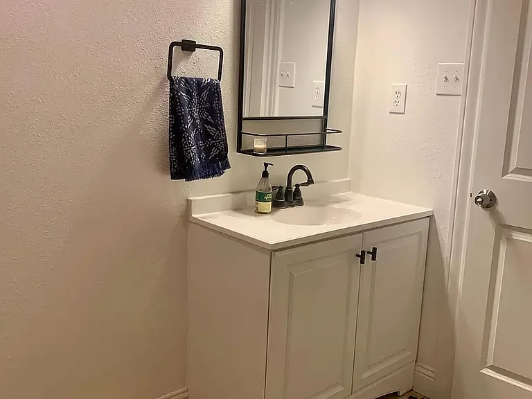 10021 Olmos Dr #10021 — Photo 8