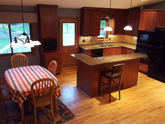 Open Kitchen w/ dining