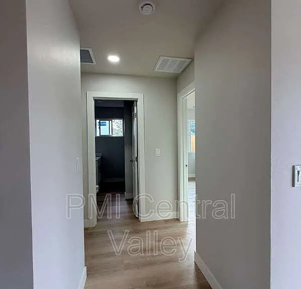 1710 Waverly Dr — Photo 12