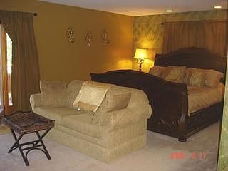 4th image of 8143 Lake Shore Blvd
