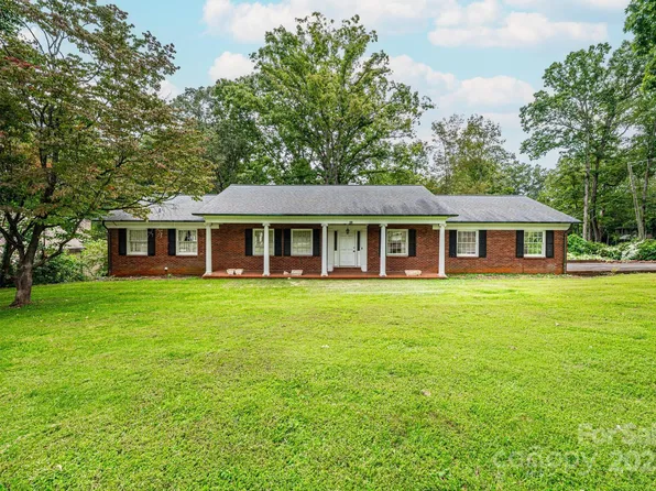 960 16th Avenue Pl NW, Hickory, NC 28601