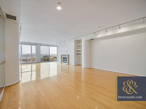5th image of 2040 Broadway #403