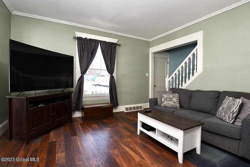 3rd image of 12 Saratoga Boulevard