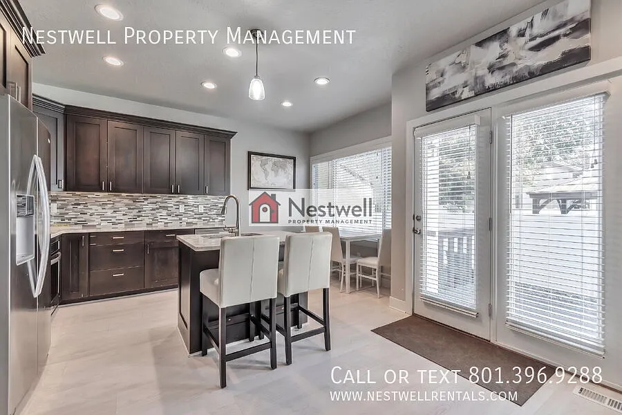 Energy efficient and modern townhome in Sandy! — Photo 3