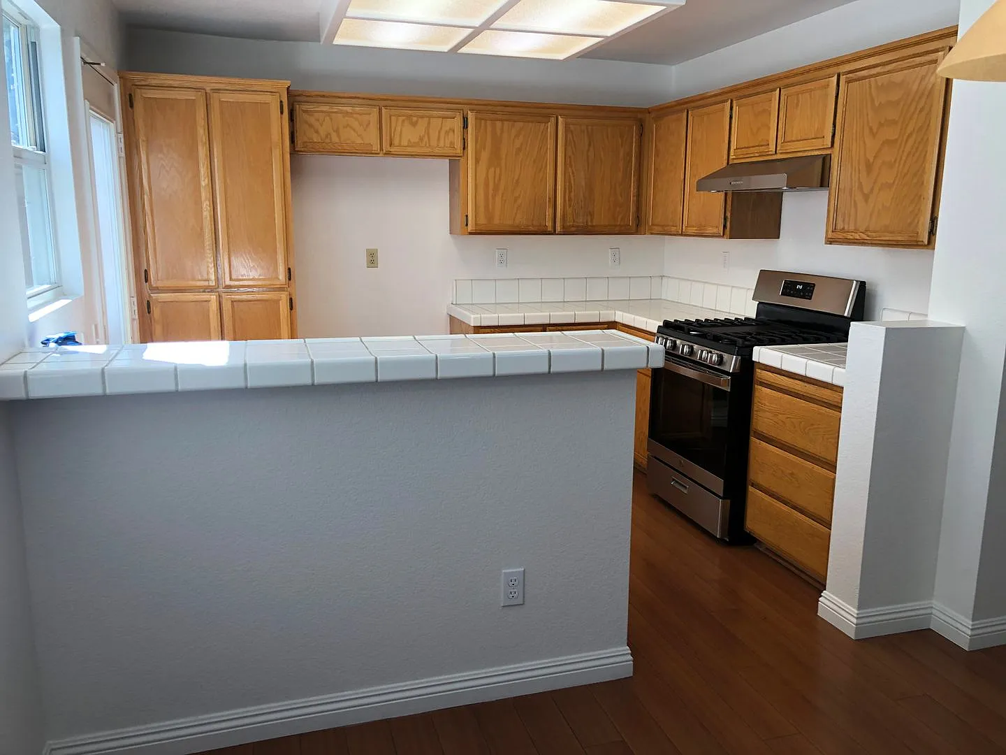 Beautiful 2 Bedroom in Natoma Station! — Photo 4