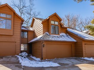 7011 Oak Brook Dr, Urbandale, IA 50322