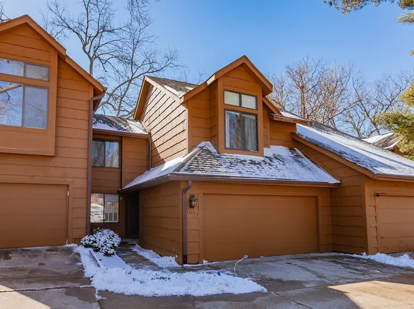 7011 Oak Brook Dr, Urbandale, IA 50322