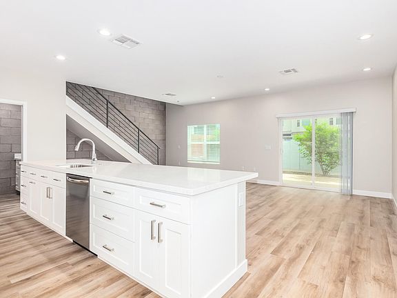 5th image of 3350 E Pinchot Ave #3010