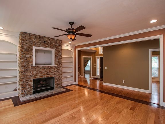5th image of 3380 Briarwood Dr