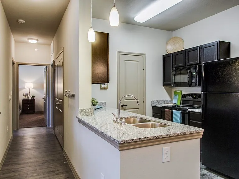 The Lakeshore Apartment Homes — Photo 4