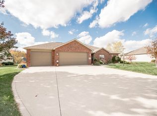 165 N Wildthorne Ct, Columbia City, IN 46725