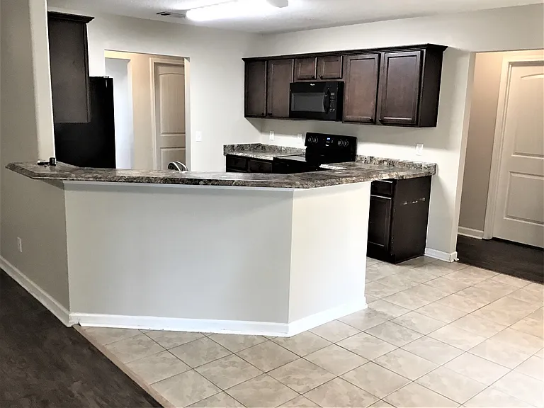108 Crooked Oaks Dr — Photo 2