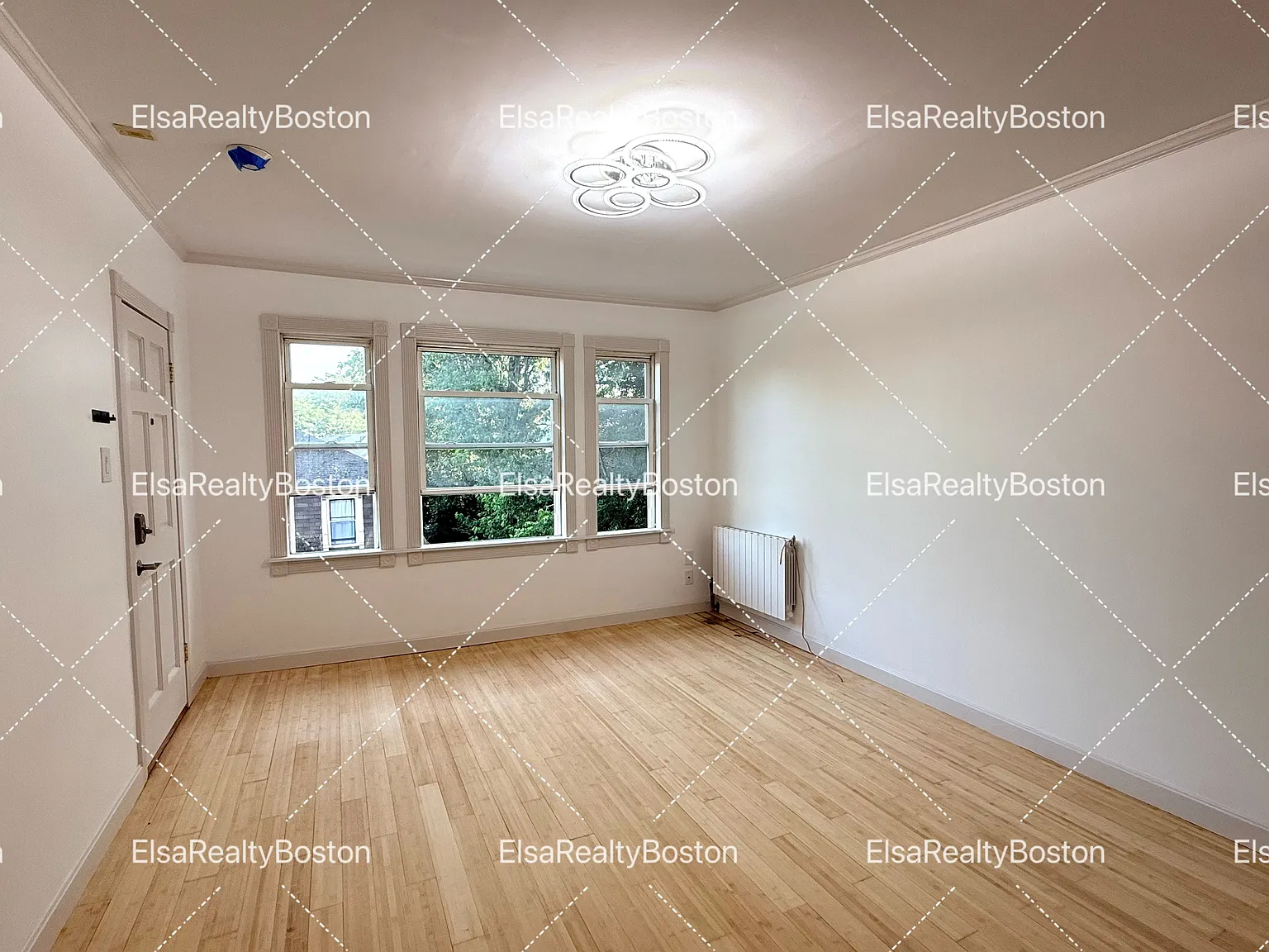 3 bed, 940 sqft, $4,200 — Photo 2