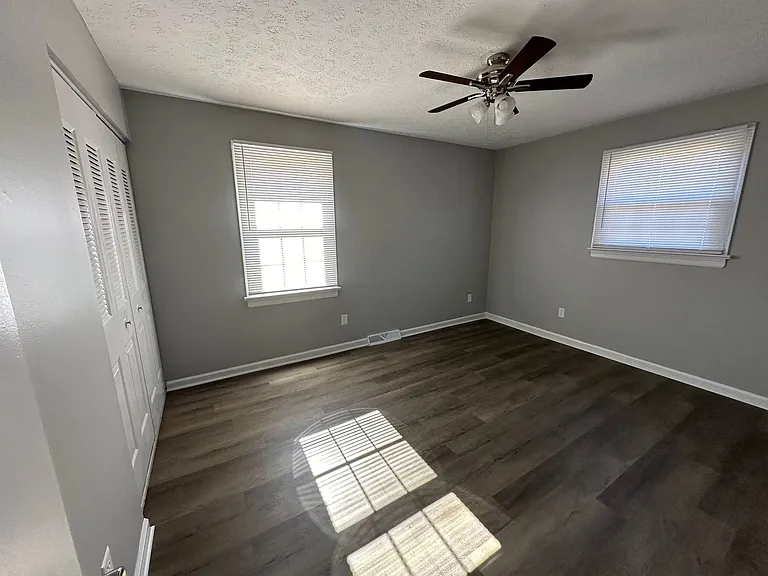 1209 Craigmont Dr — Photo 9