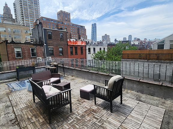 2nd image of 8 W 75th St APT 4B