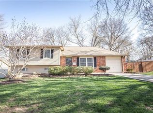 8802 W 71st Ter, Prairie Village, KS 66204