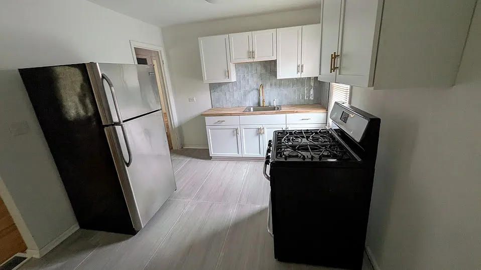 3 bed, 974 sqft, $1,349 — Photo 4