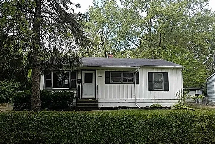 22342 Yates Ave photo 1