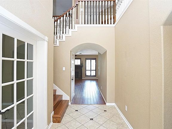4th image of 14306 Arlington Pl