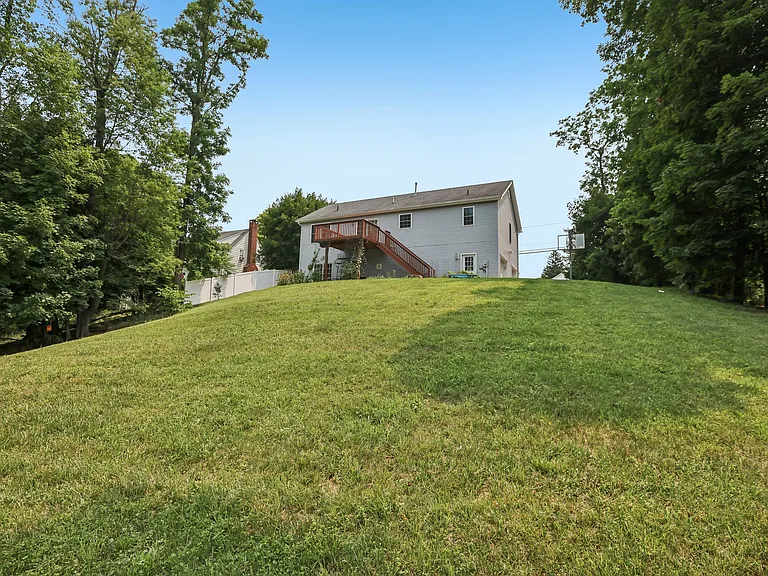 25 Red Schoolhouse Rd — Photo 41