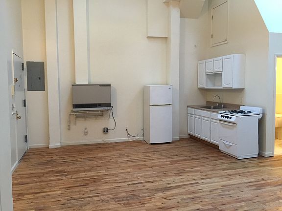 5th image of 61 Metropolitan Ave APT 1E