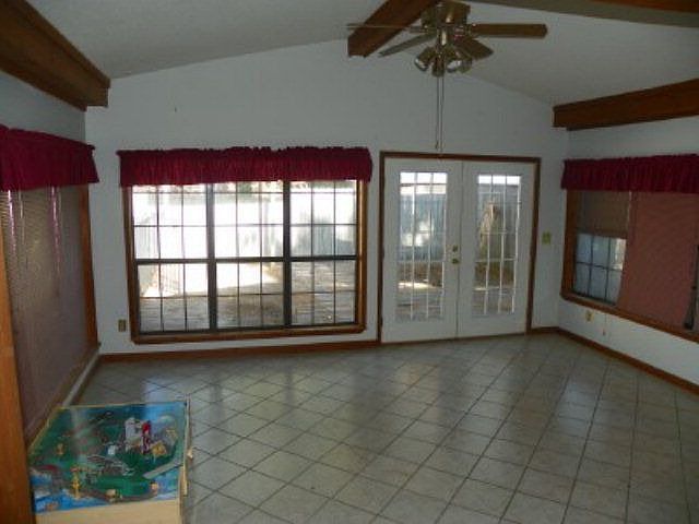 2nd image of 1627 Parkwood Dr