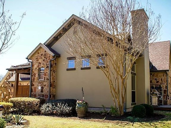 New exterior paint in Feb 2016. Wood deck on back of condo.