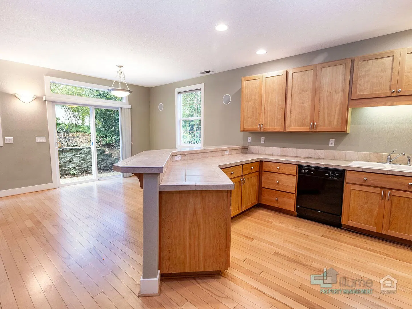 Beautiful 3 Bd/3 Ba Home in Beaverton — Photo 3