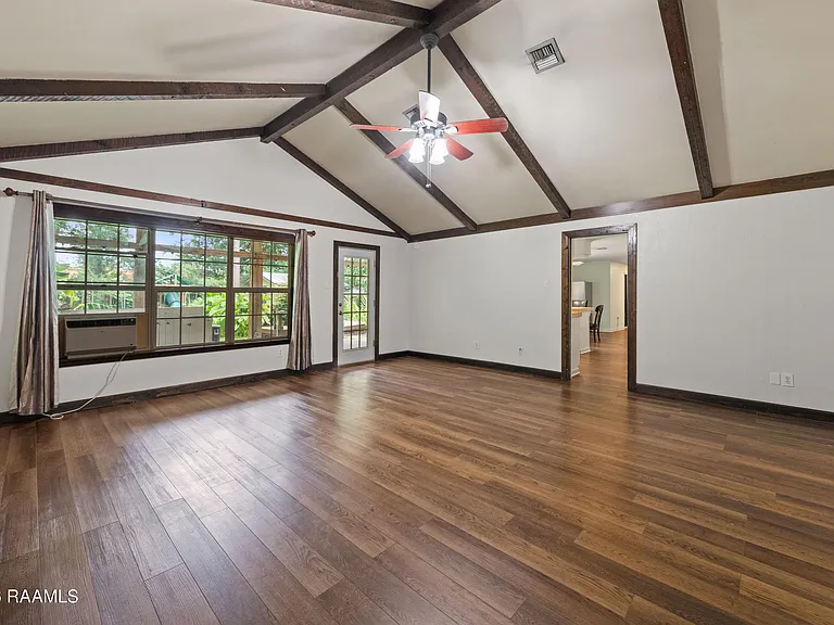140 Orangewood Dr — Photo 3
