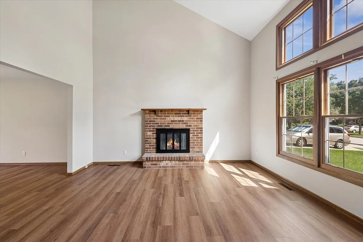 3 bed, 1.5 bath, 1617 sqft, $2,700 — Photo 2