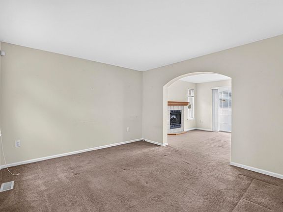 4th image of 1008 Saint Clair Blvd