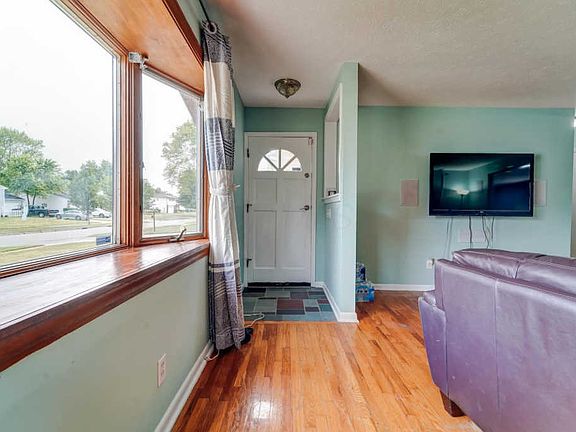 4th image of 1466 Firwood Dr