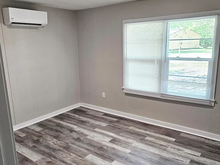 324 Rogers St — Photo 5